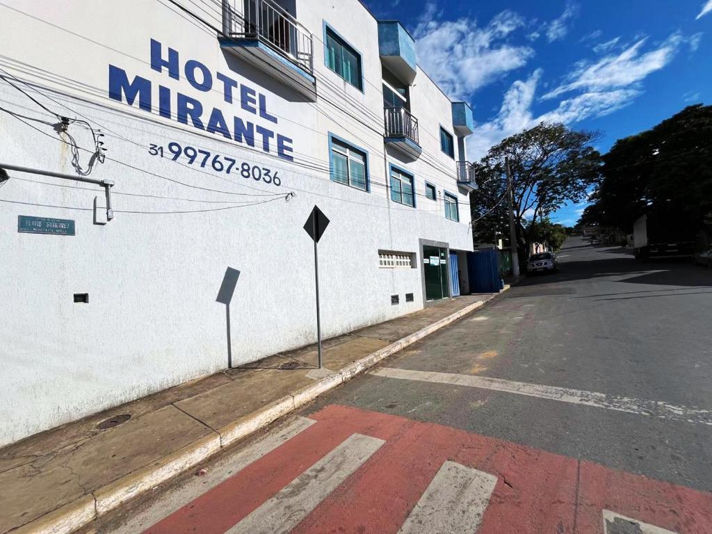 a hotel miranda sign on the side of a building at Hotel Mirante in Inhaúma