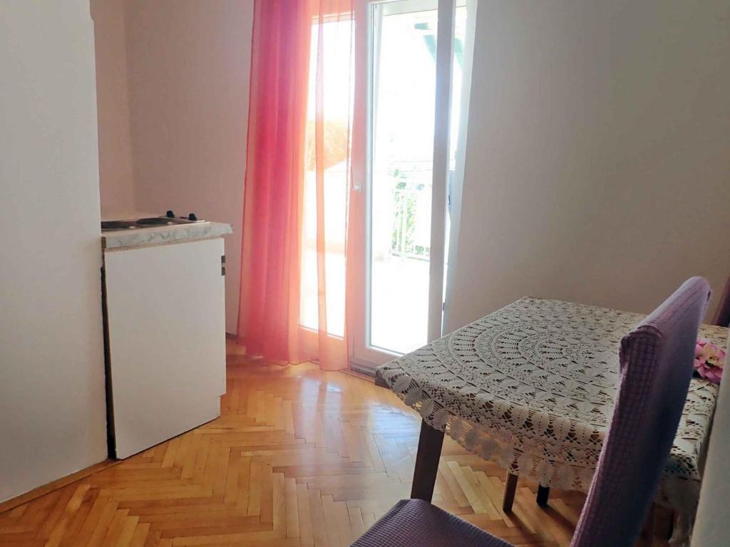 Kuchyňa alebo kuchynka v ubytovaní Apartment in Starigrad-Paklenica 6861