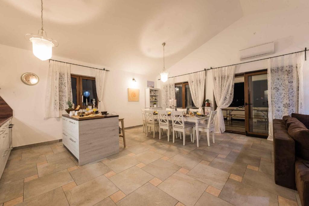 Posedenie v ubytovaní Holiday home in Jasenice 31210