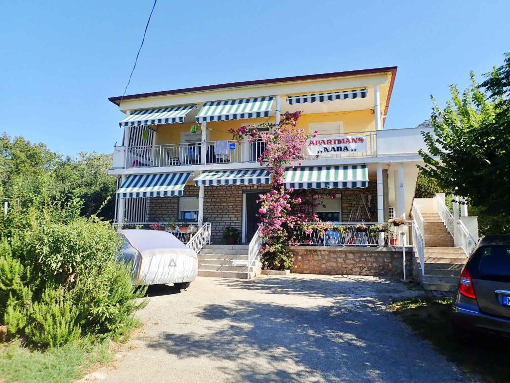 Budova, v ktorej sa apartmán nachádza