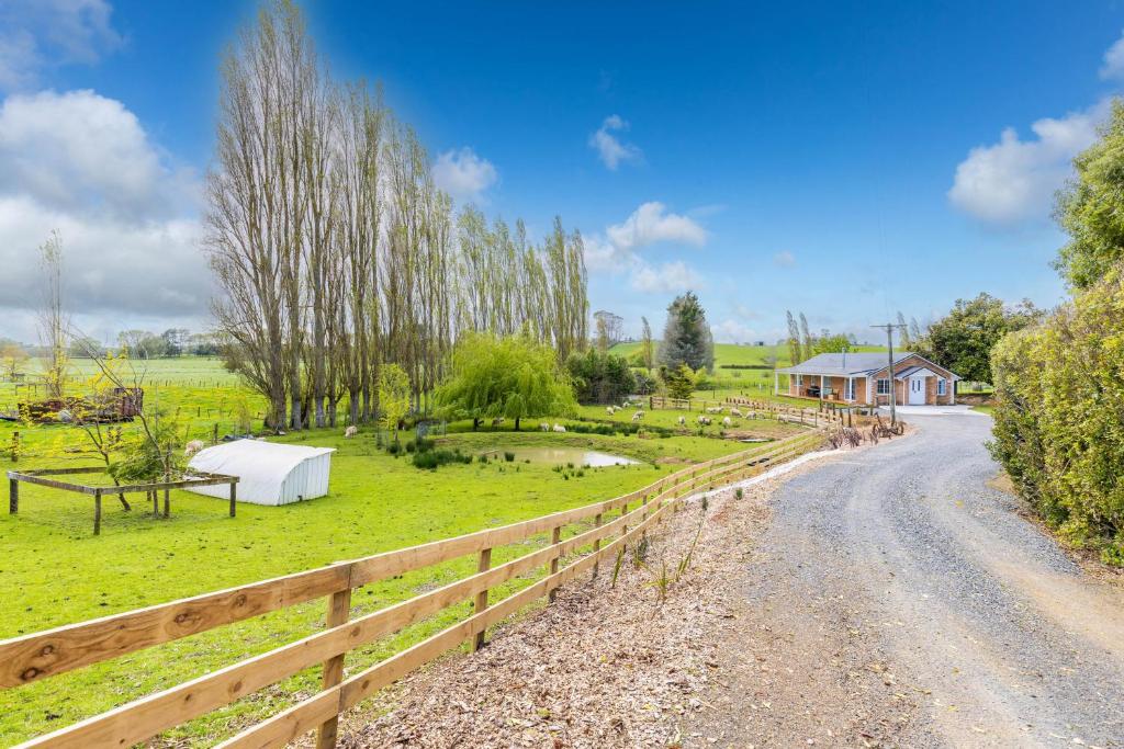 Magnolia Cottage Whatawhata - Resim 22