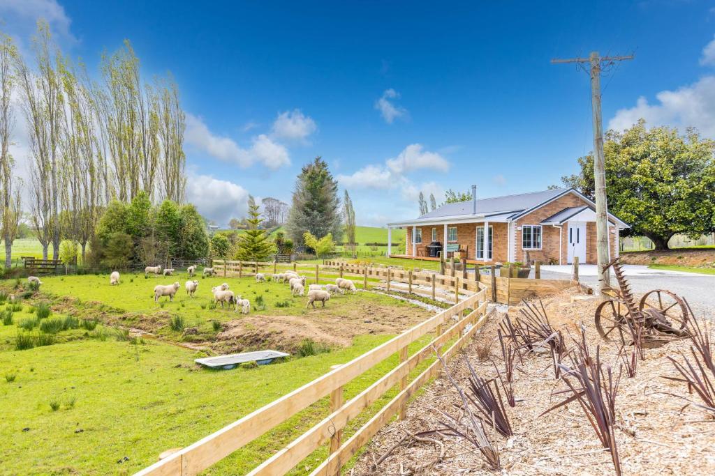 Magnolia Cottage Whatawhata - Resim 4