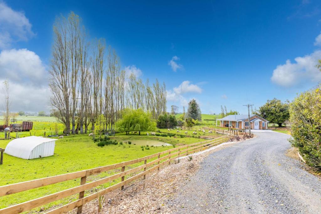 Magnolia Cottage Whatawhata - Resim 27