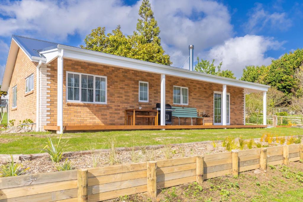 Magnolia Cottage Whatawhata - Resim 32