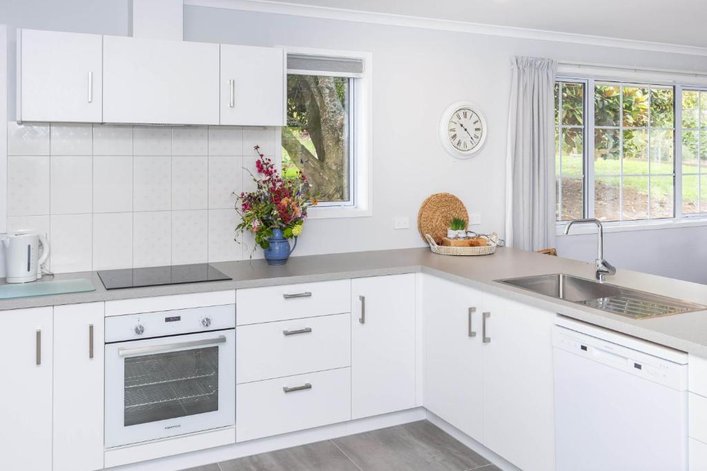 Magnolia Cottage Whatawhata - Resim 44