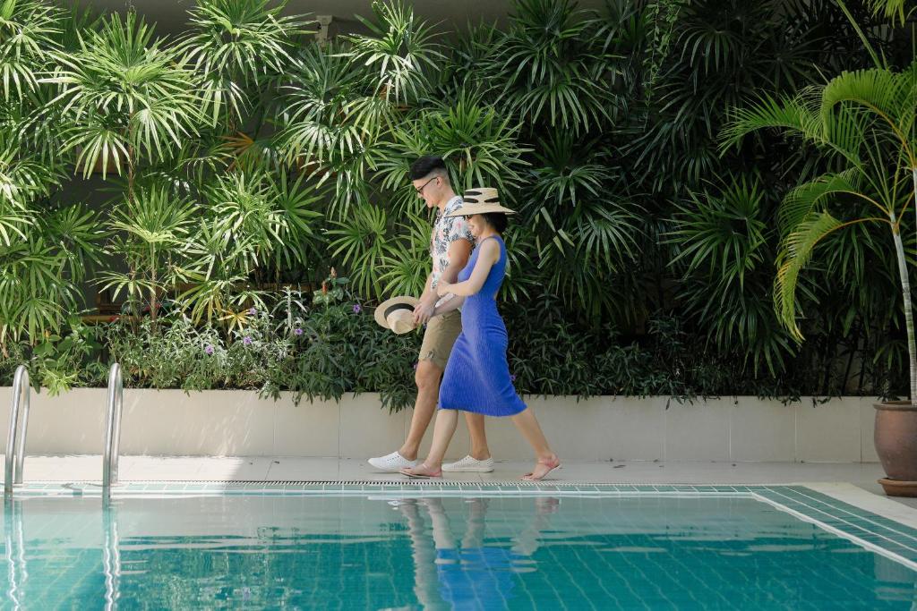 Bazén v ubytování Nonnee Hotel Kata Beach Phuket nebo v jeho okolí