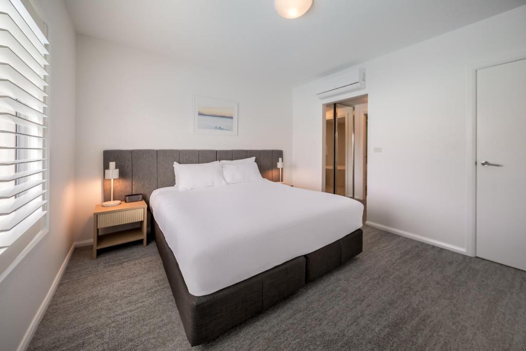 Postel nebo postele na pokoji v ubytování Oaks Port Stephens Pacific Blue Resort