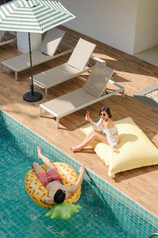 Bazén v ubytování Nonnee Hotel Kata Beach Phuket nebo v jeho okolí