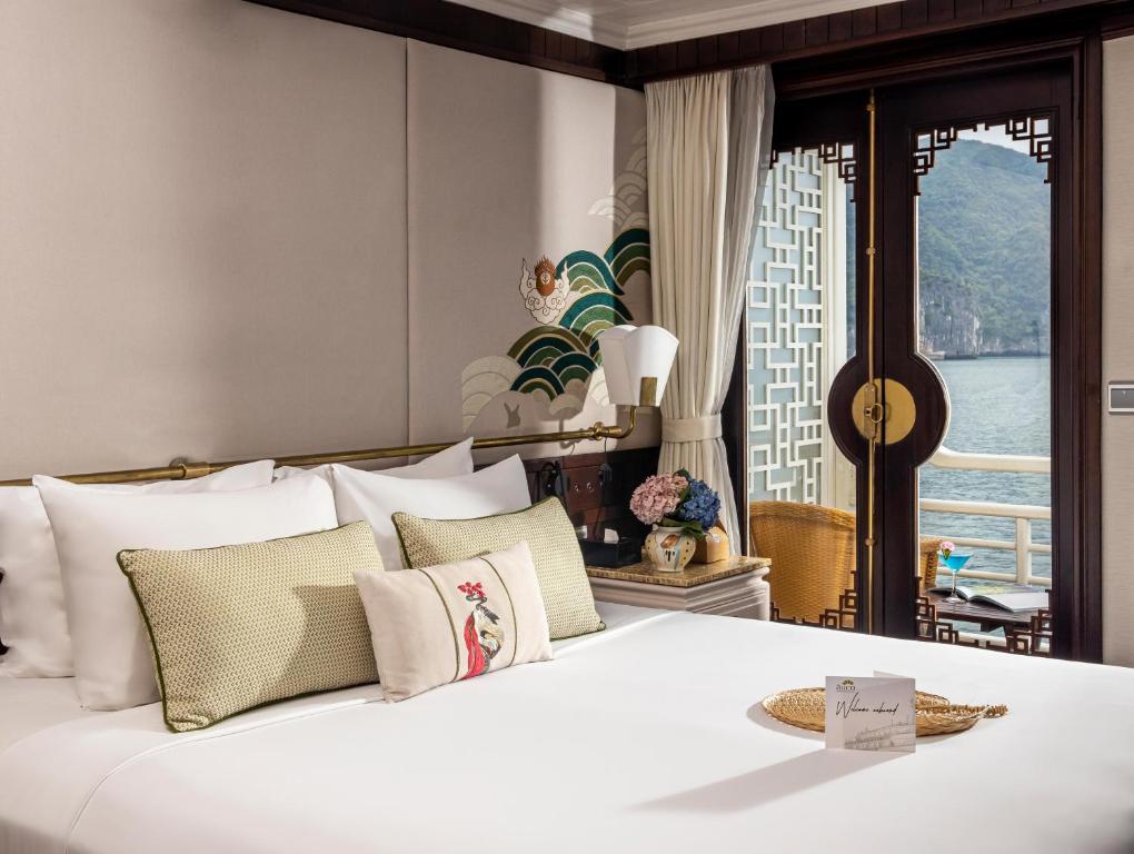 The Au Co Cruise - Managed by Bhaya Cruise - 阳台的执行室3天2晚