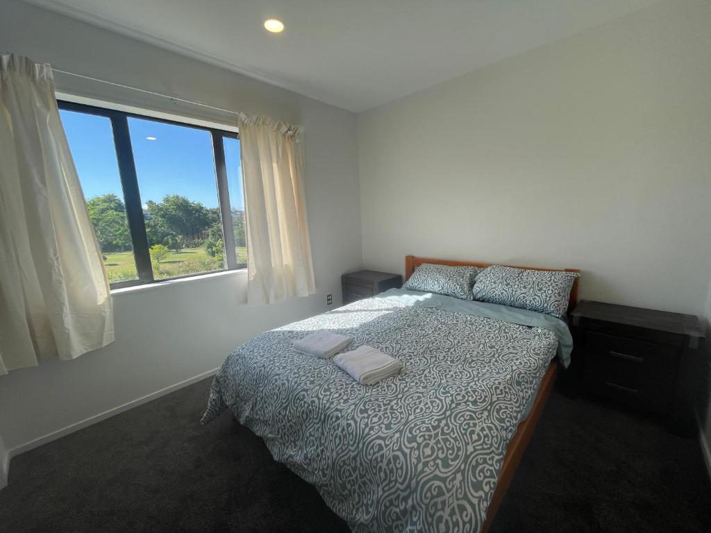 Modern Home by the Reserve - Resim 44