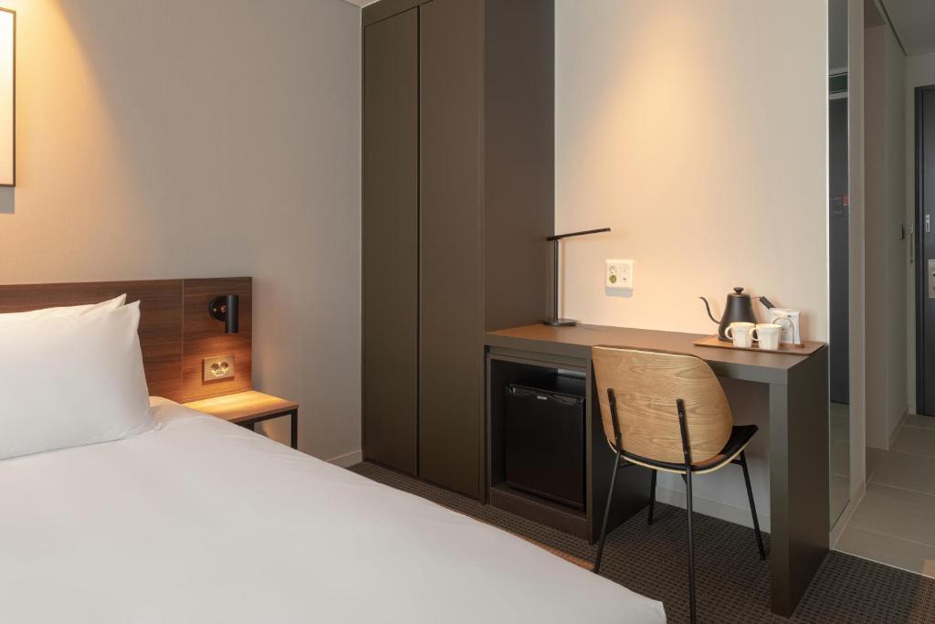 Postel nebo postele na pokoji v ubytování Urbanstay Busan songdo Beach