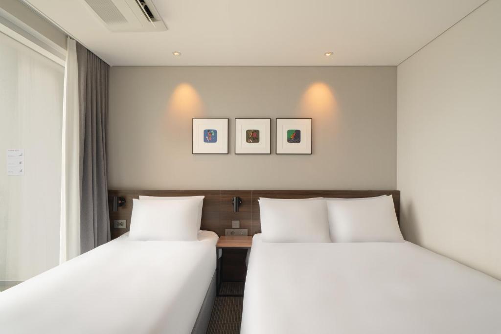 Postel nebo postele na pokoji v ubytování Urbanstay Busan songdo Beach