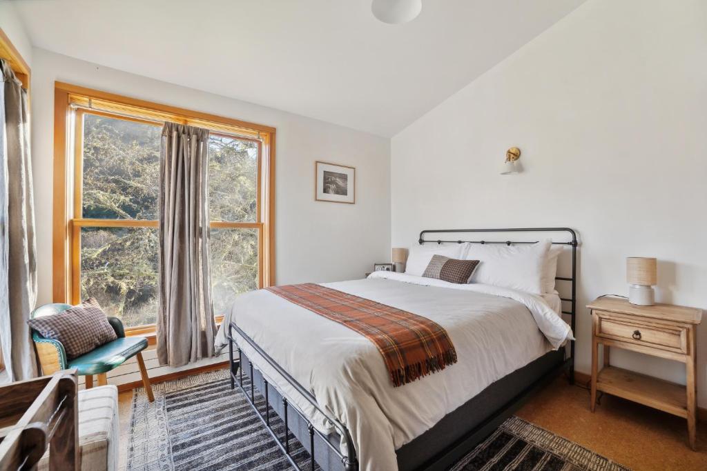Limantour Lodge photo