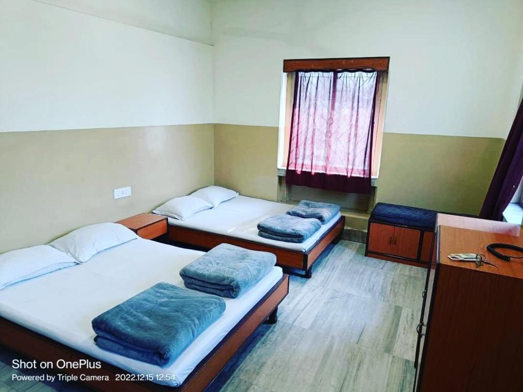 Llit o llits en una habitació de Hotel Sree Durga
