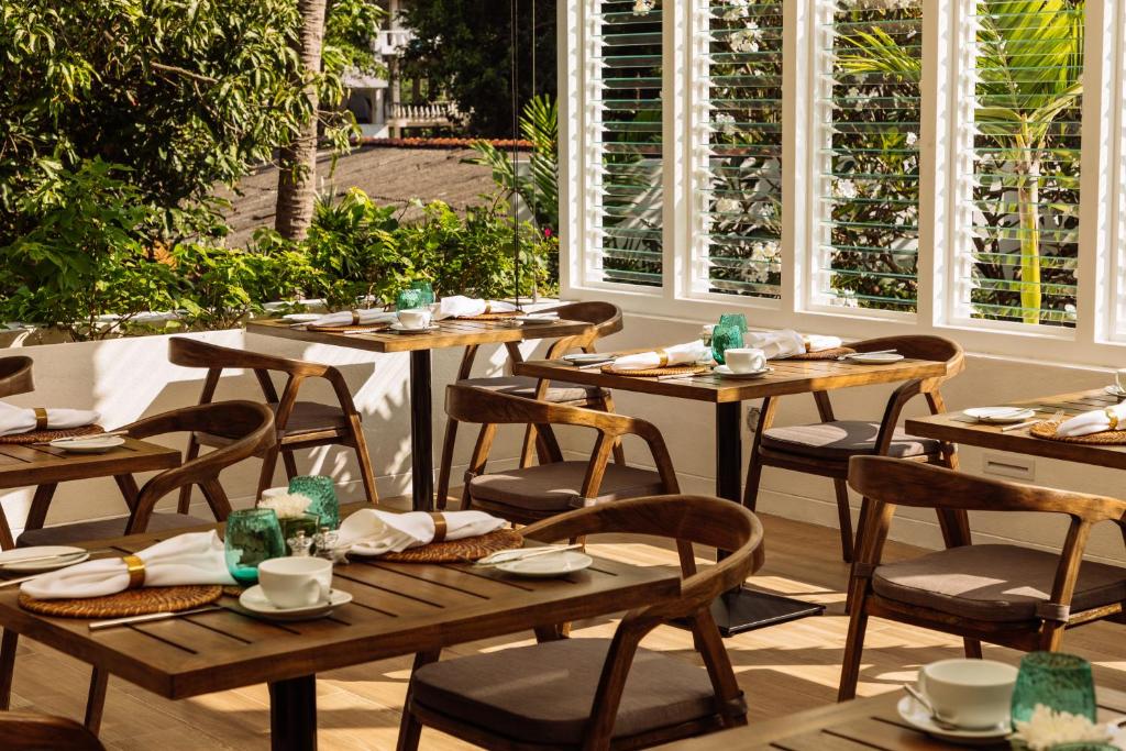 Restaurace v ubytování Nyne Hotels Lake Lodge, Colombo
