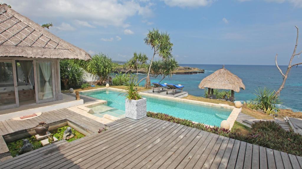 a resort with a swimming pool and the ocean at Villa Lumba Lumba - Oceanfront & Spectacular View! in Nusa Lembongan