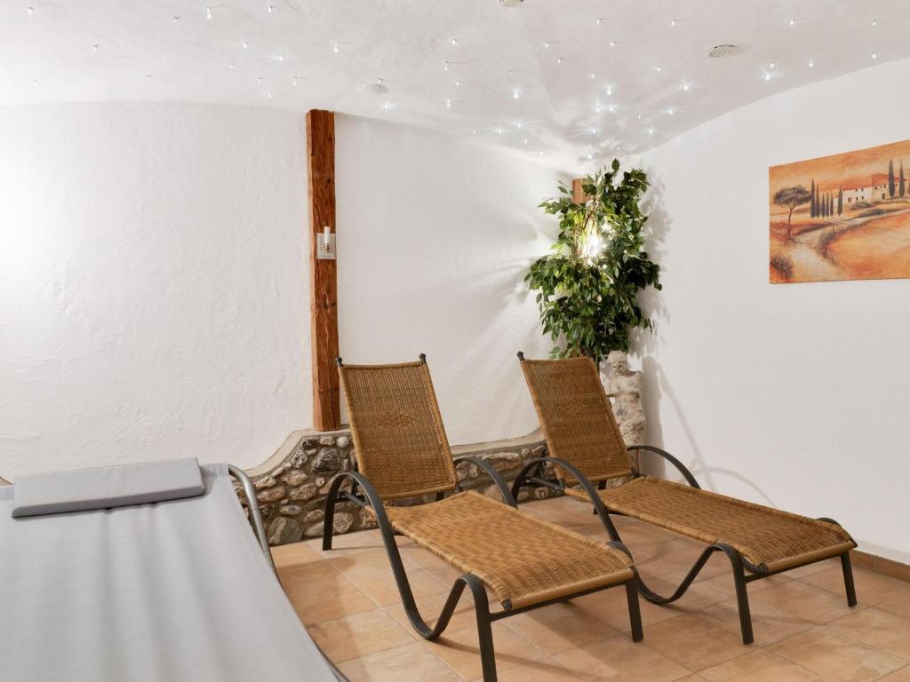 Posezení v ubytování Spacious Apartment in GroBarl with Sauna