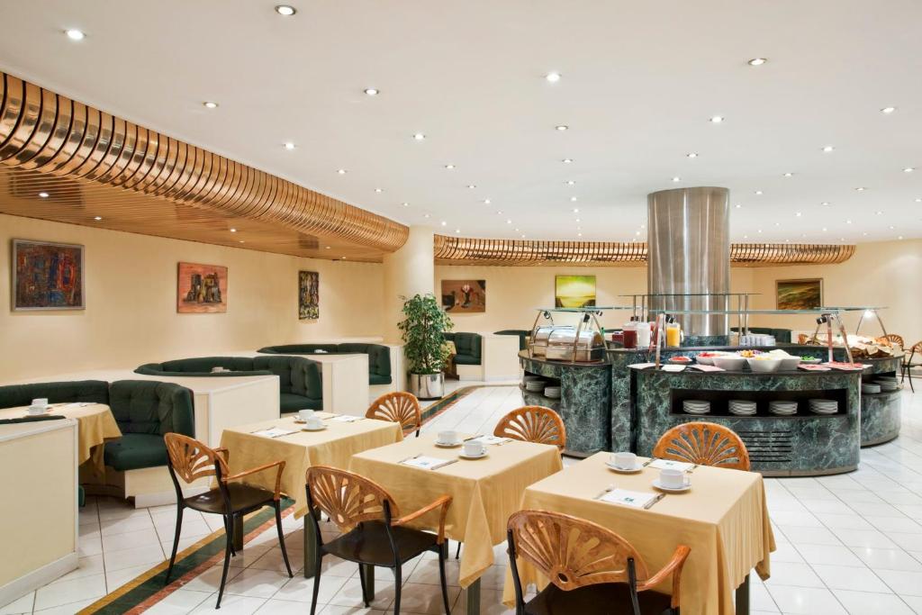 Restoran ili drugo mesto za obedovanje u objektu Holiday Inn Lisbon-Continental, an IHG Hotel