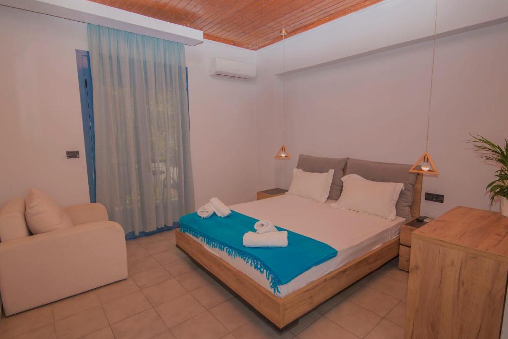 Postel nebo postele na pokoji v ubytování AκrotiriResort
