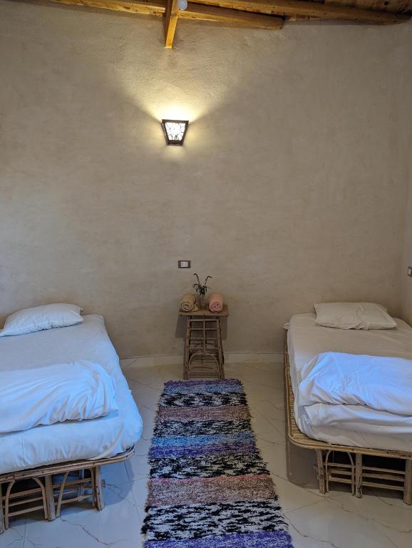 Postel nebo postele na pokoji v ubytování Cafour House Siwa - Hot Spring