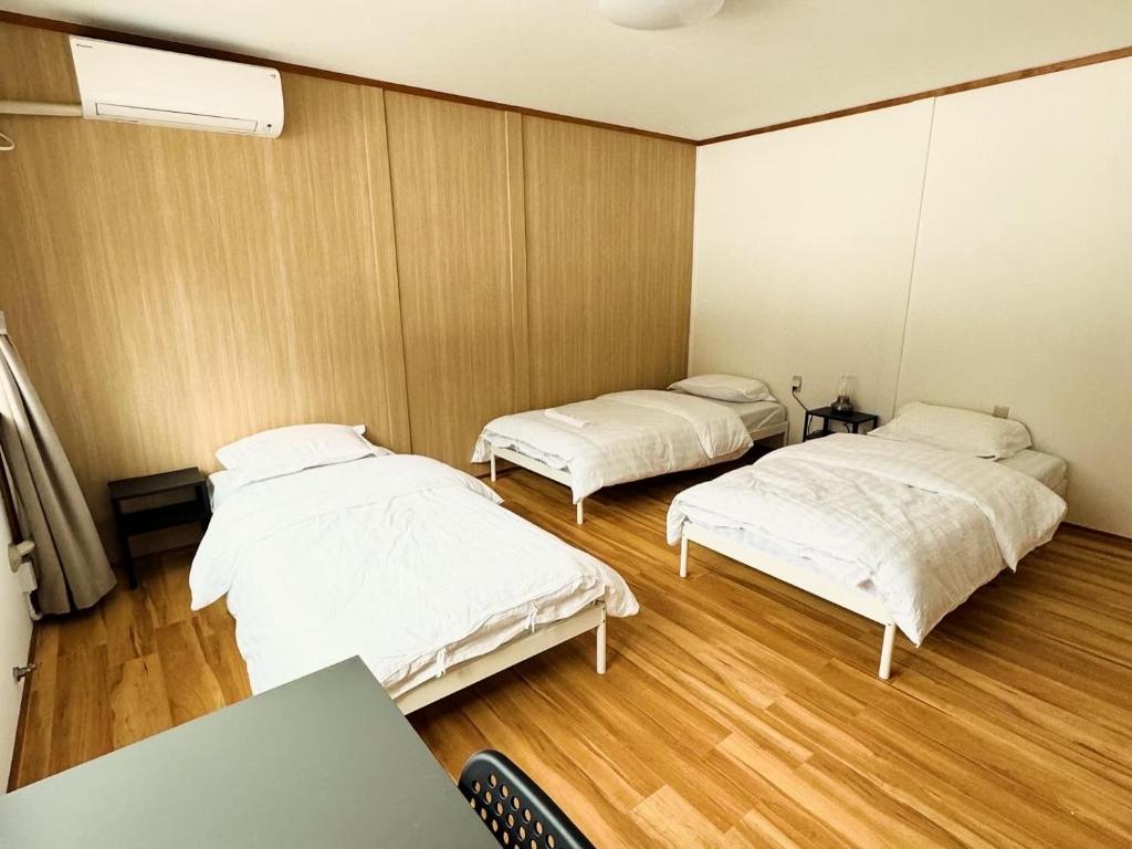 Postel nebo postele na pokoji v ubytování HAKUBA76