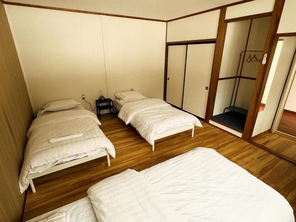 Postel nebo postele na pokoji v ubytování HAKUBA76