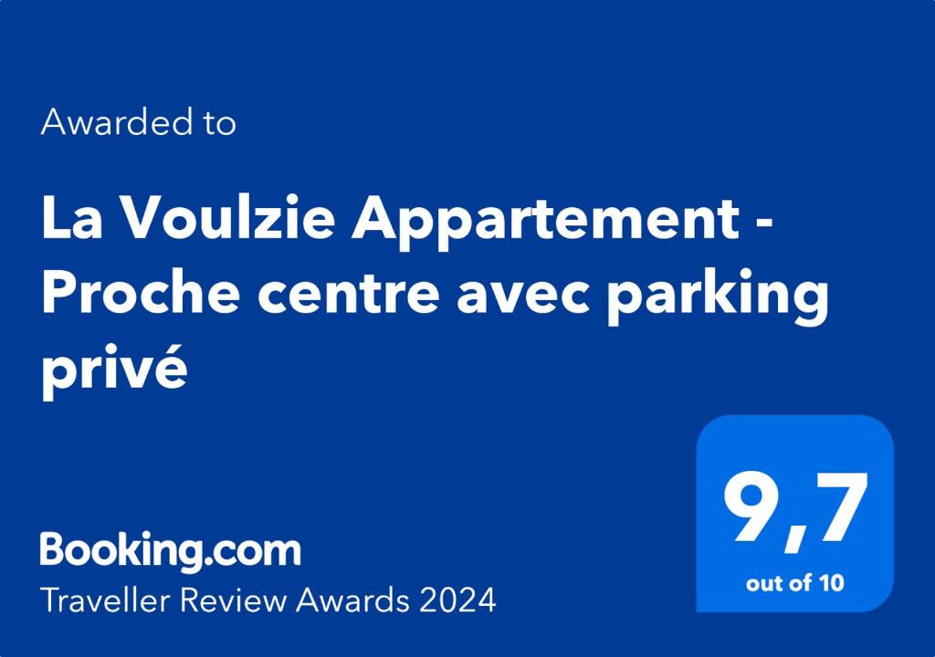 um sinal azul que saysiane veículo acordo pro center ave estacionamento em La Voulzie Appartement - Proche centre avec parking privé em Provins