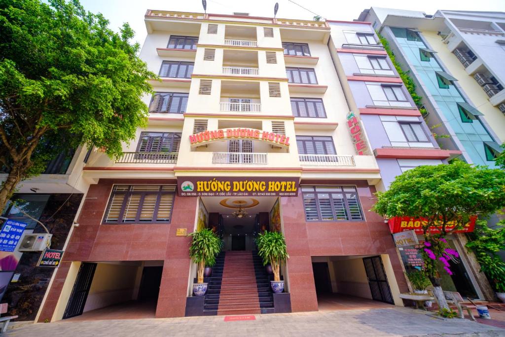 a building with the entrance to the honeymoon hotel at Huong Duong Hotel Lao Cai in Lao Cai