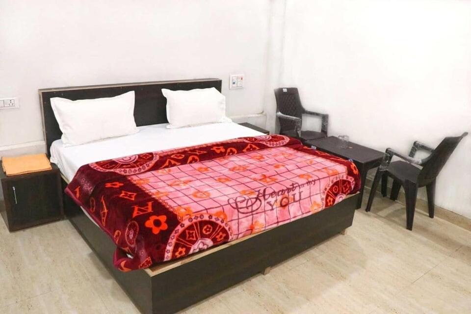 OYO New Mayur Hotel