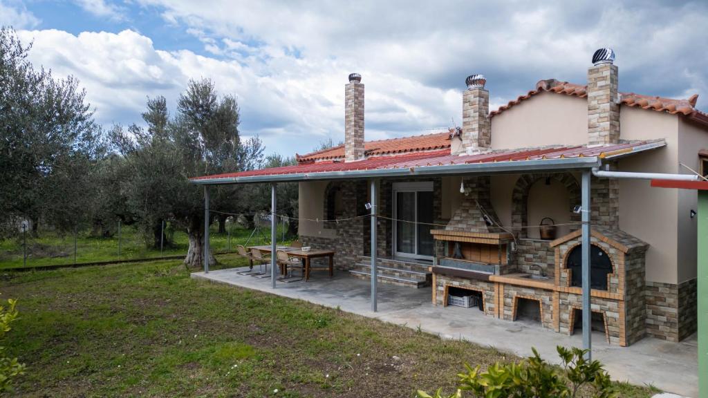 Olive Grove Getaway - Holiday Home