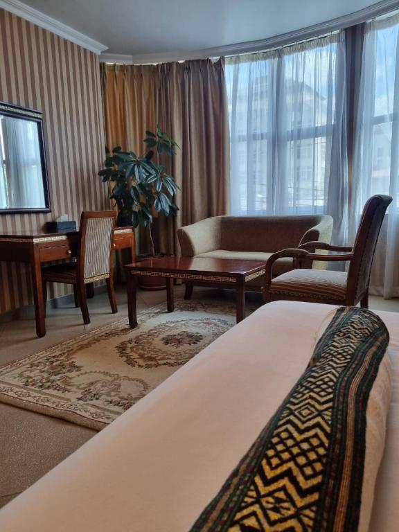The Residence Hotel - Deluxe Queen Room