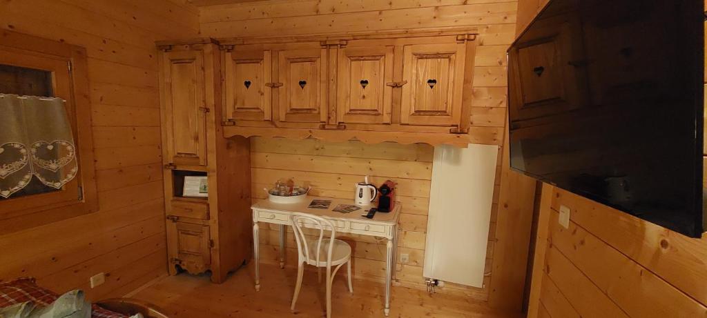 Kuchyň nebo kuchyňský kout v ubytování Chambre d'hôtes L'ours Bleu