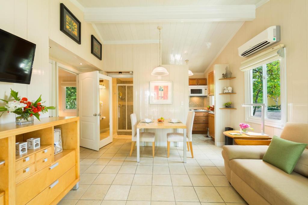 Kokomo Botanical Resort - Caribbean Family Cottages - Casa De Lujo Con Dos Camas Queen