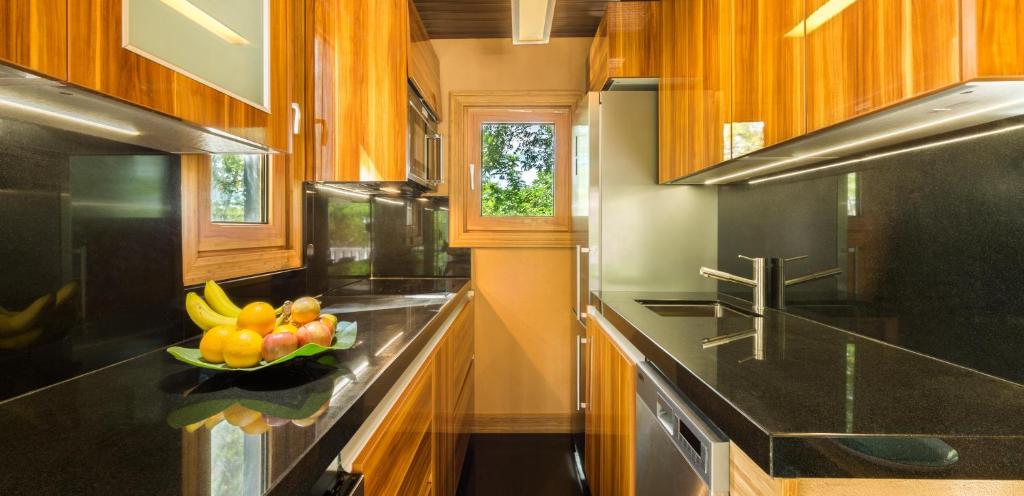 Kokomo Botanical Resort - Caribbean Family Cottages - Cabaña De Lujo Con 2 Camas Reyes