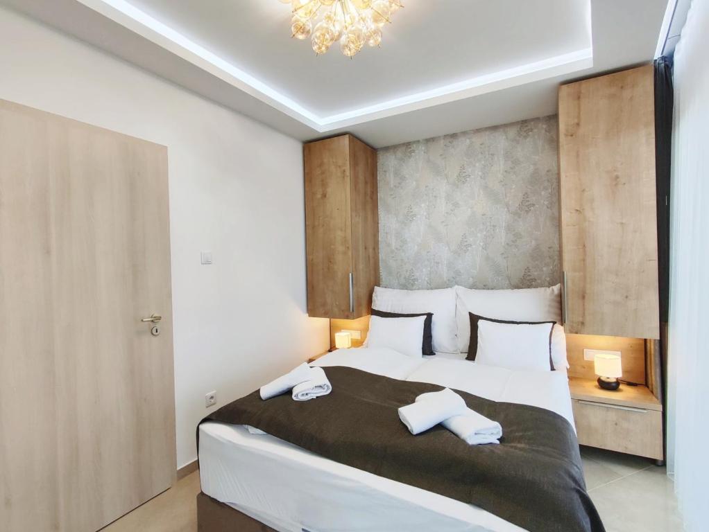 A bed or beds in a room at Royal Martin's Apartment