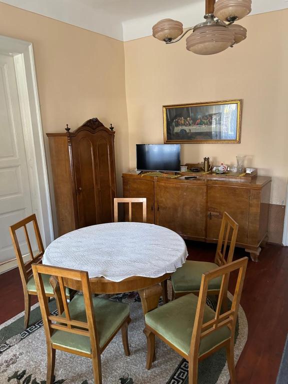 Kuchyň nebo kuchyňský kout v ubytování Guest House Anna Vendégház