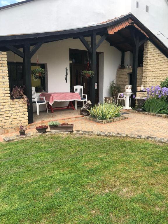 Zahrada ubytování Guest House Anna Vendégház