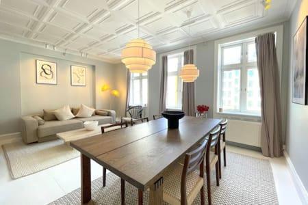 2 Bedroom Flat in Trendy Area - Apartment