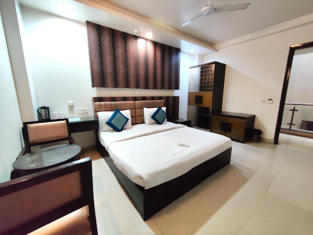 Postel nebo postele na pokoji v ubytování Hotel Delhi Pride, Karol Bagh