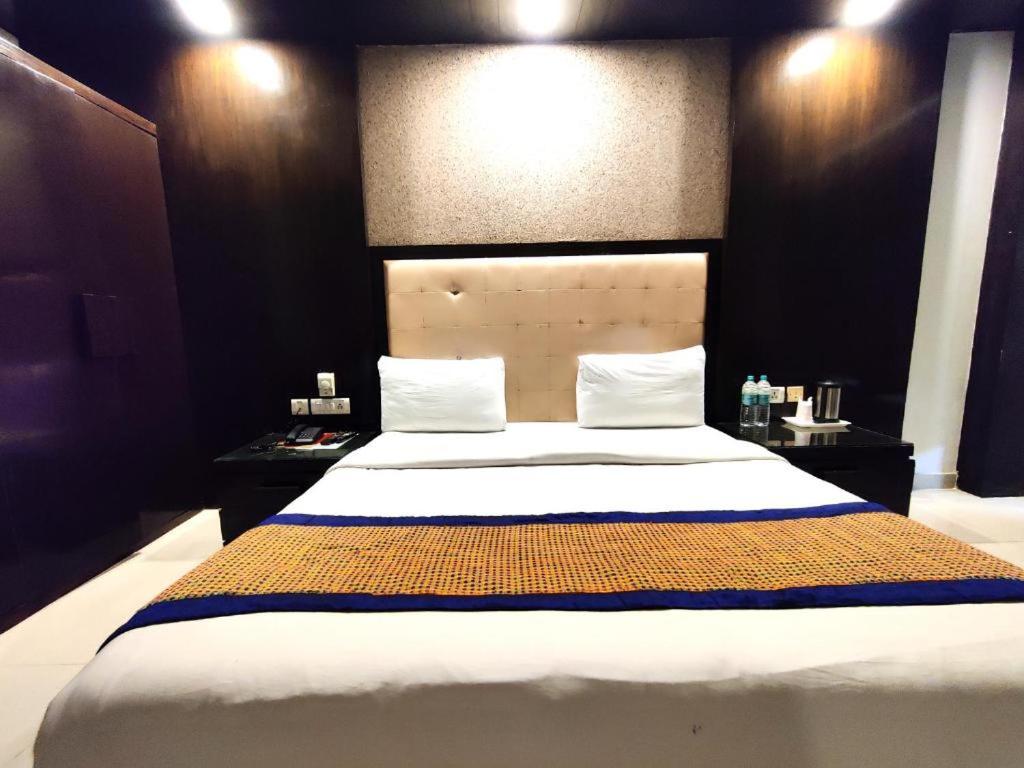 Postel nebo postele na pokoji v ubytování Hotel Delhi Pride, Karol Bagh
