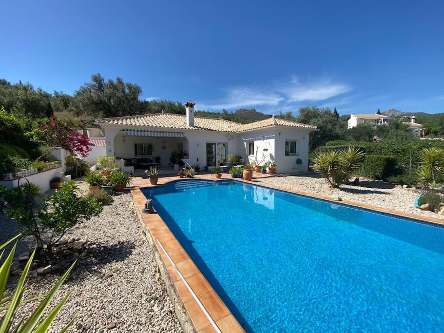 een groot zwembad voor een huis bij Villa La Maroma - Spacious and quiet family home in Alcaucín