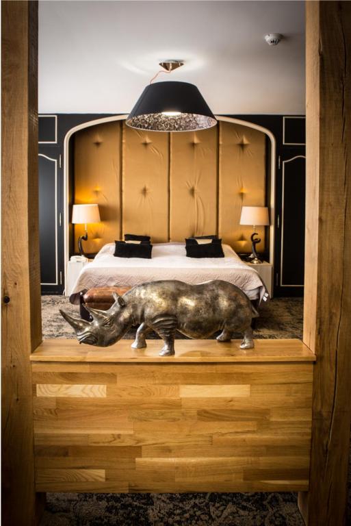 Postel nebo postele na pokoji v ubytování Logis Hôtel & Restaurant - Le Mouton Blanc