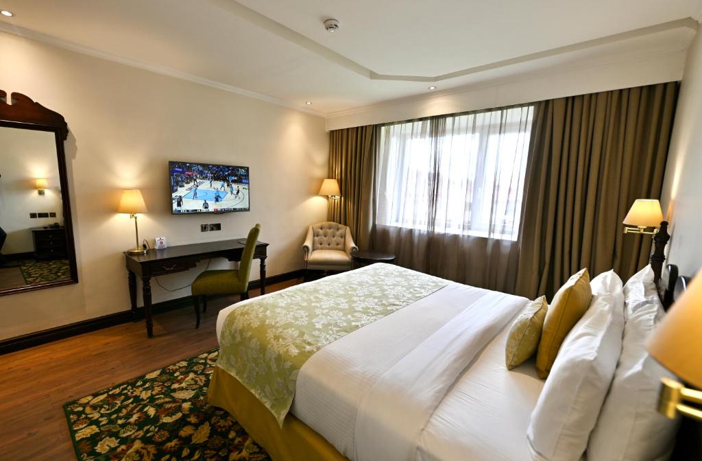 Postel nebo postele na pokoji v ubytování Midland Hotel Nakuru