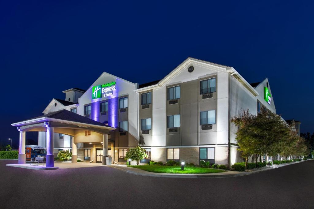 a rendering of a hotel at night at Holiday Inn Express Hotel & Suites - Belleville Area, an IHG Hotel in Belleville