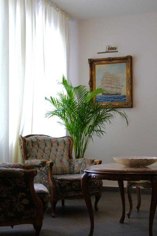 a living room with a couch and a table and a plant at Hotel Opera Jaz in Budva