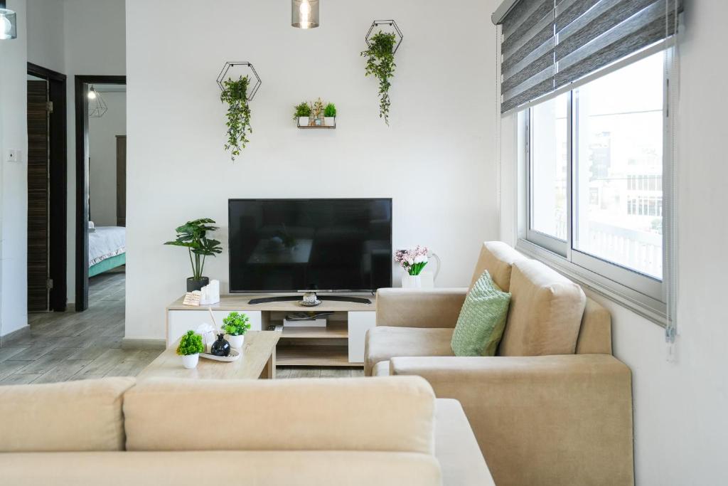 Modern Apartment Valentino GL144 - Housity