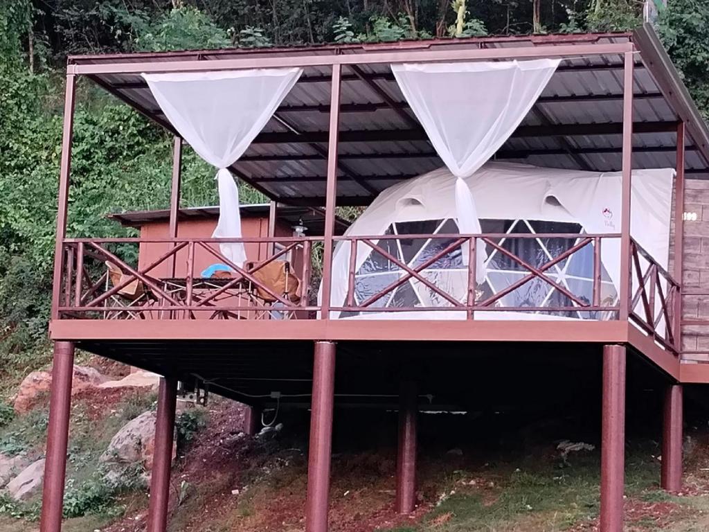 Balkón nebo terasa v ubytování River hill khaoyai camping