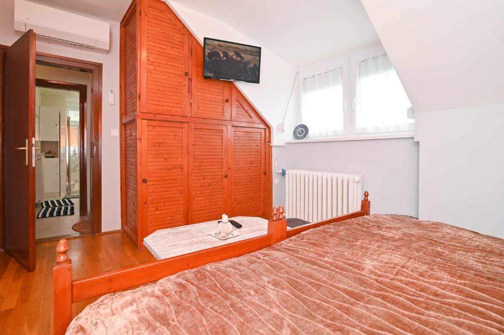 Postel nebo postele na pokoji v ubytování Vár-Lak Apartman