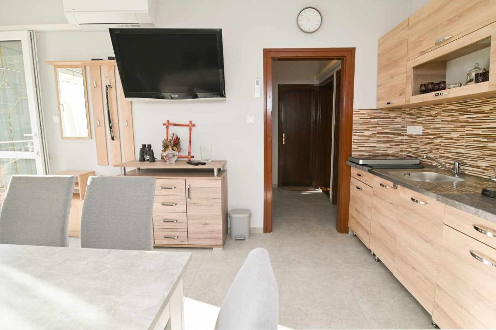 Kuchyň nebo kuchyňský kout v ubytování Vár-Lak Apartman