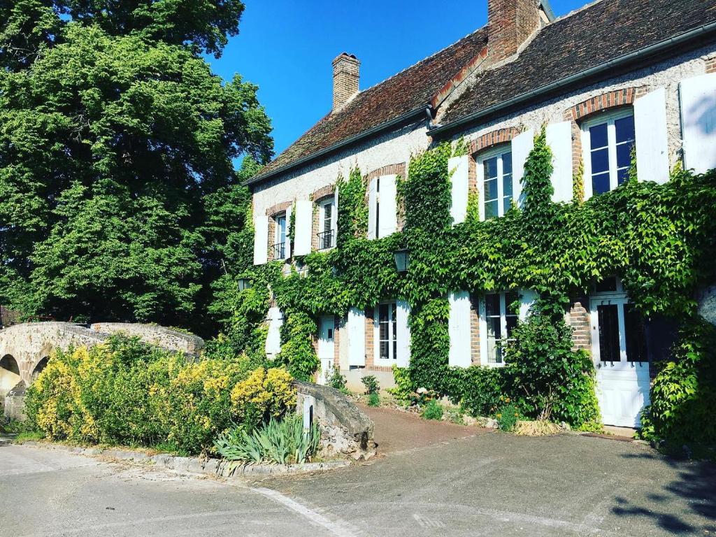 Le Moulin de Corneil - Maison à Cinq Chambres